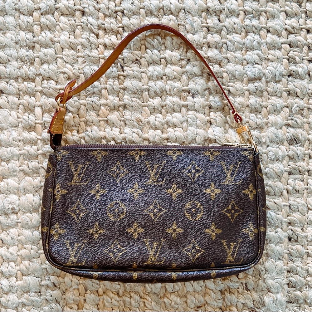Authentic Louis Vuitton monogram pochette bag